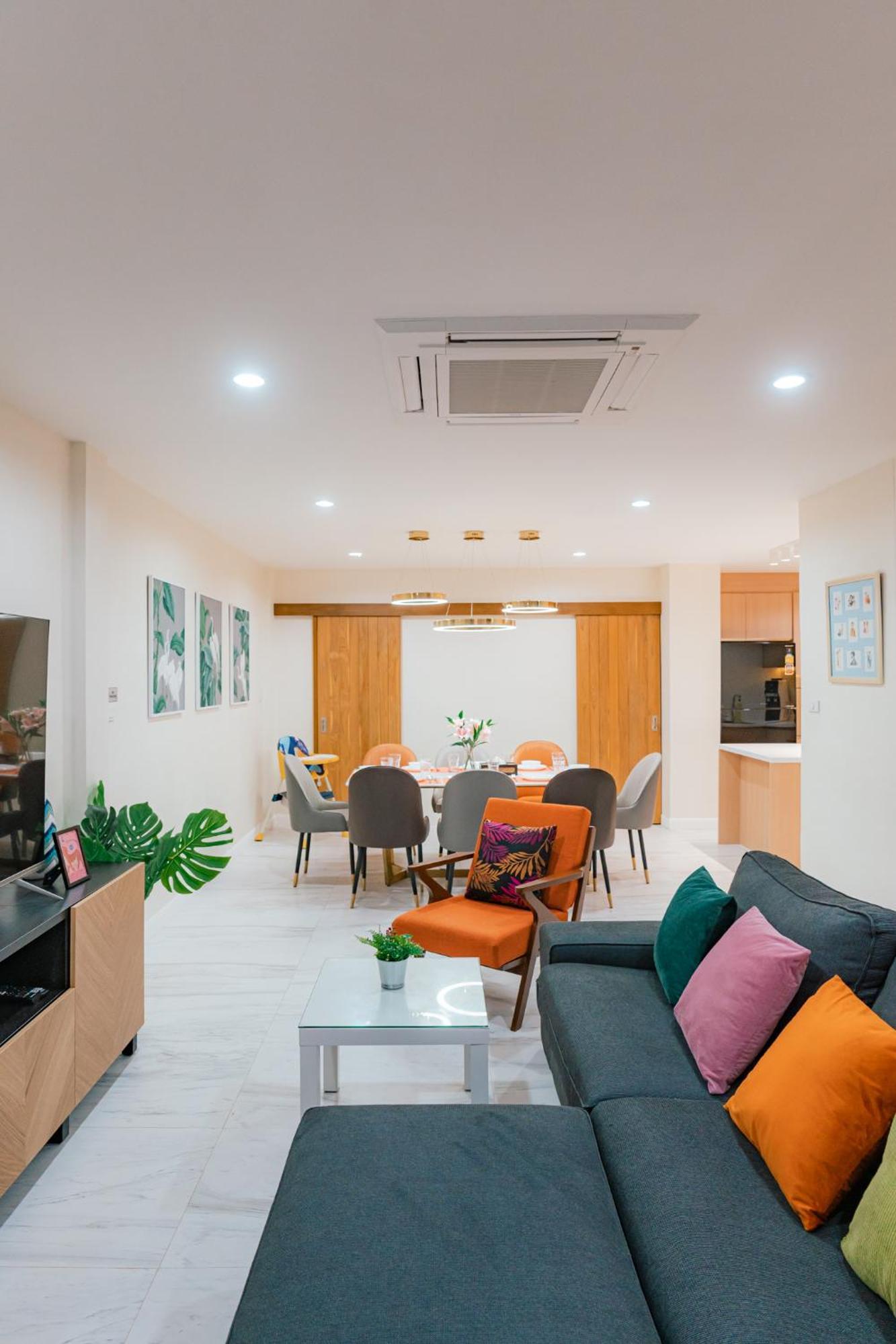 Modern - 6beds, Center, Phrom Phong Bts, Em District, Terminal 21 Vila *