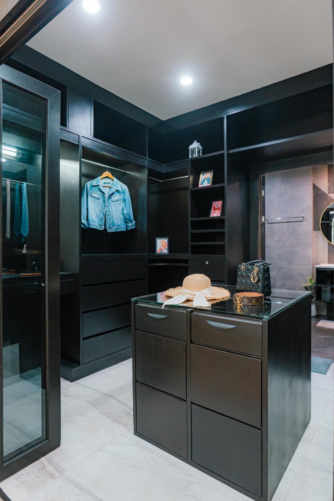 Modern - 6beds, Center, Phrom Phong Bts, Em District, Terminal 21 Vila *