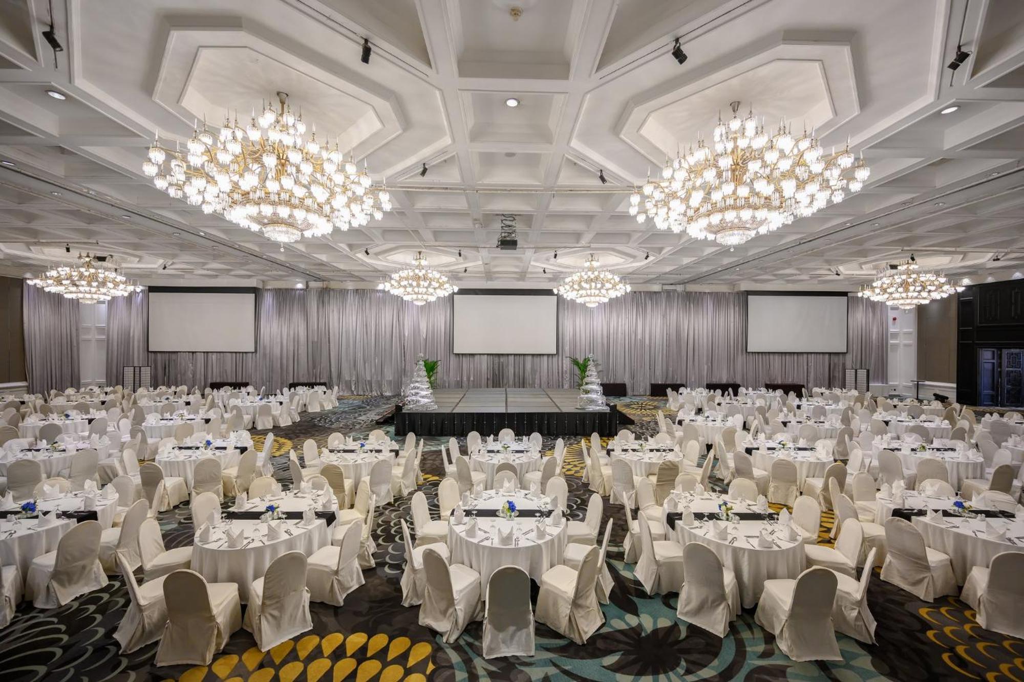 Khách sạn Centara Grand At Plaza Ladprao 5*