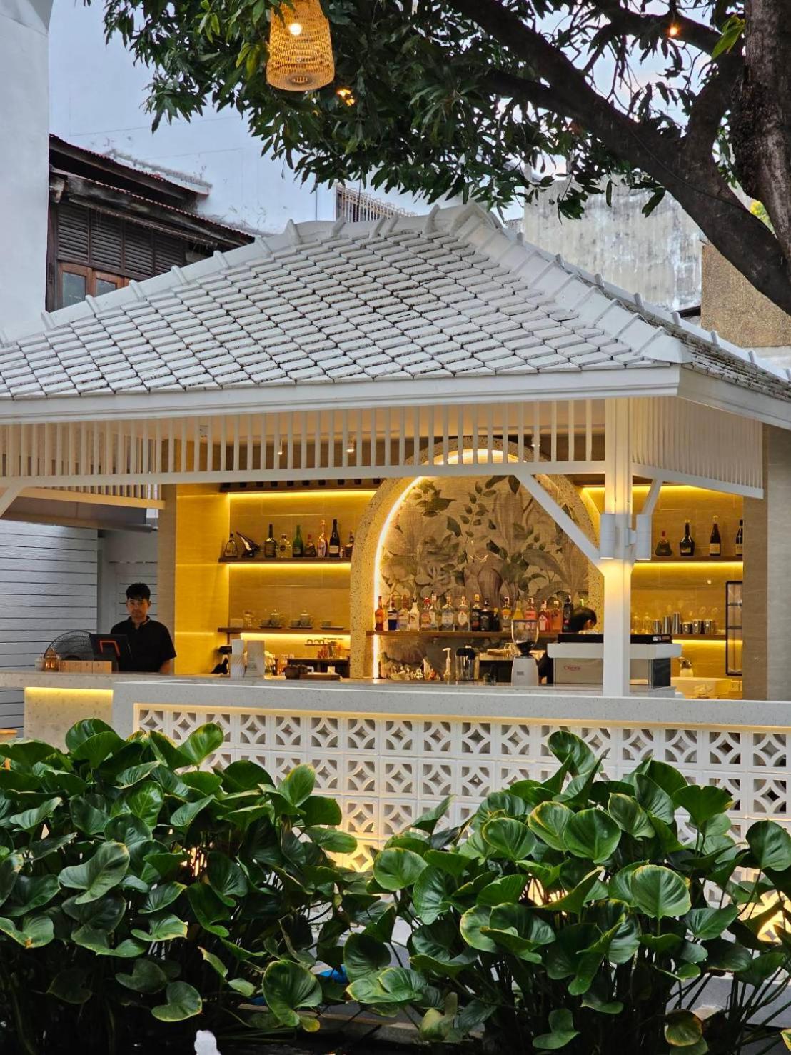 Feung Nakorn Balcony Rooms&cafe 3*