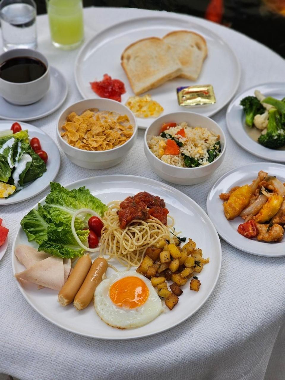 Hotel Feung Nakorn Balcony Rooms&cafe Bangkok