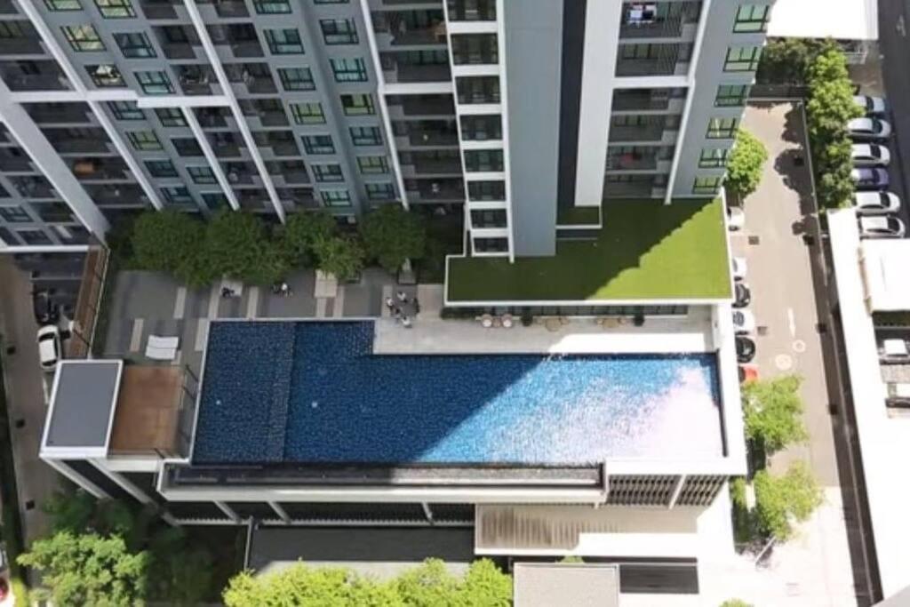 Quinn Ratchada 17 * Bangkok