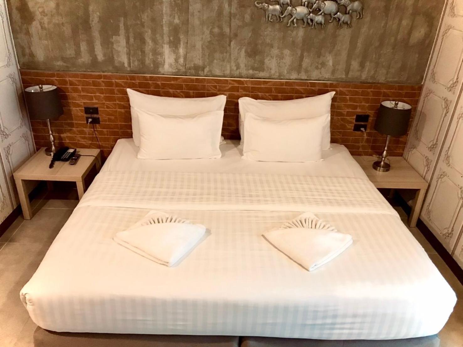 V20 Boutique Jacuzzi Hotel Bangkok