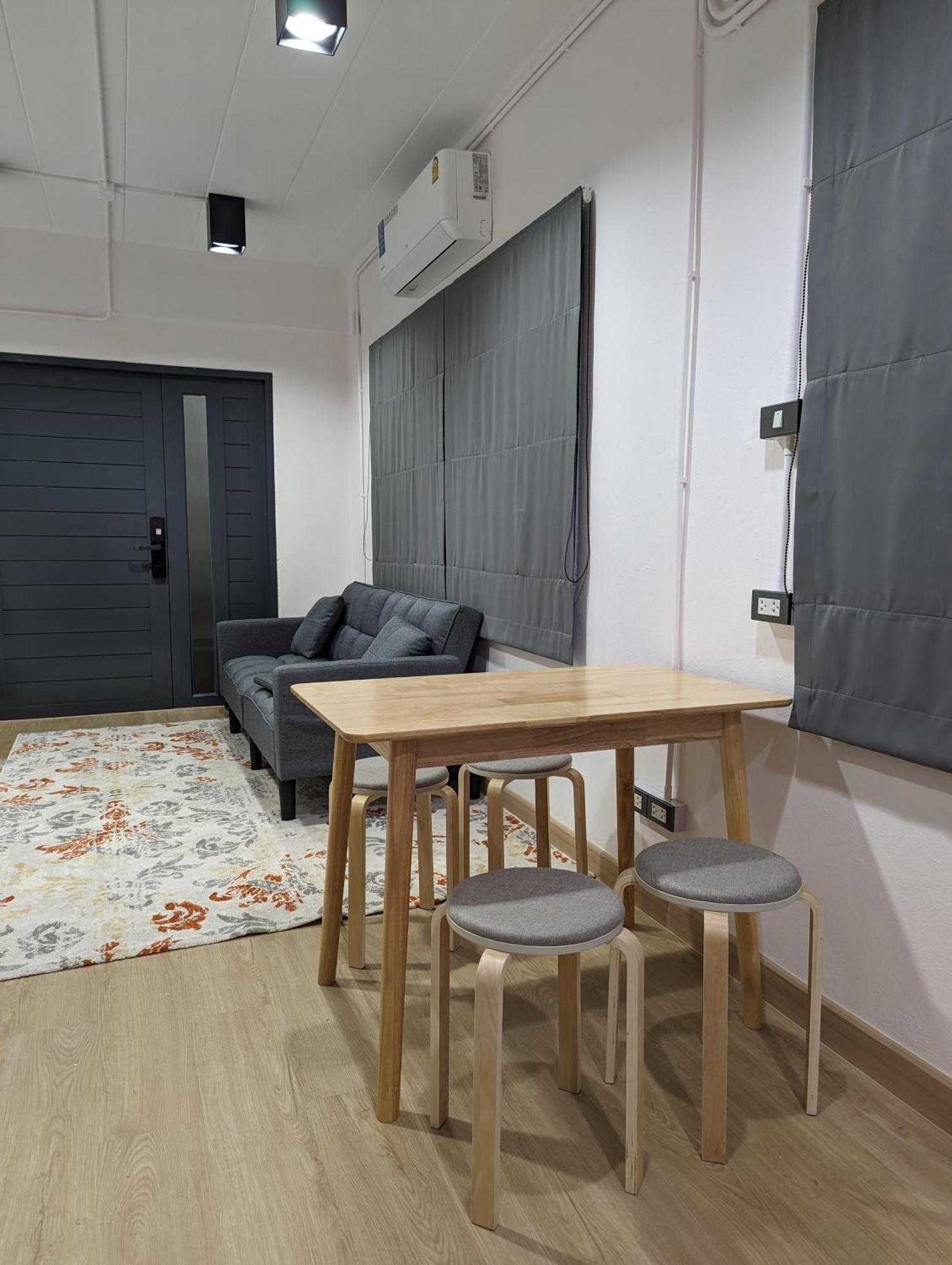 Сasa de vacaciones Cloud9 Hometel - Entire House 3br 170m To Bts Private Quiet & Comfy Bangkok