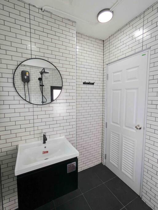 Cloud9 Hometel - Entire House 3br 170m To Bts Private Quiet & Comfy * Bangkok