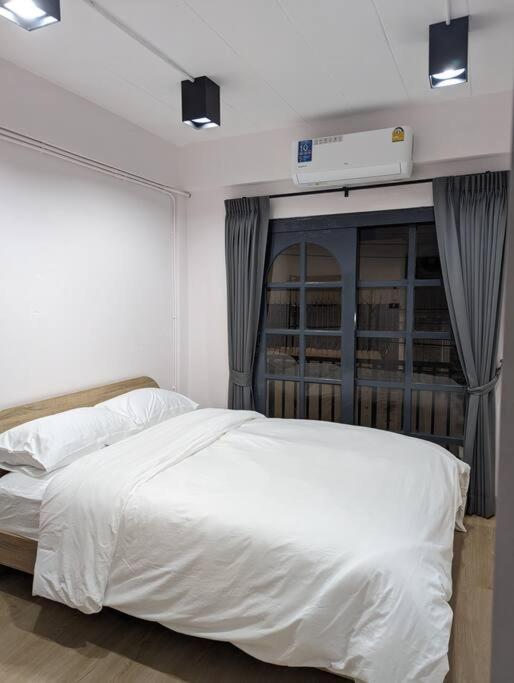 Сasa de vacaciones Cloud9 Hometel - Entire House 3br 170m To Bts Private Quiet & Comfy Bangkok