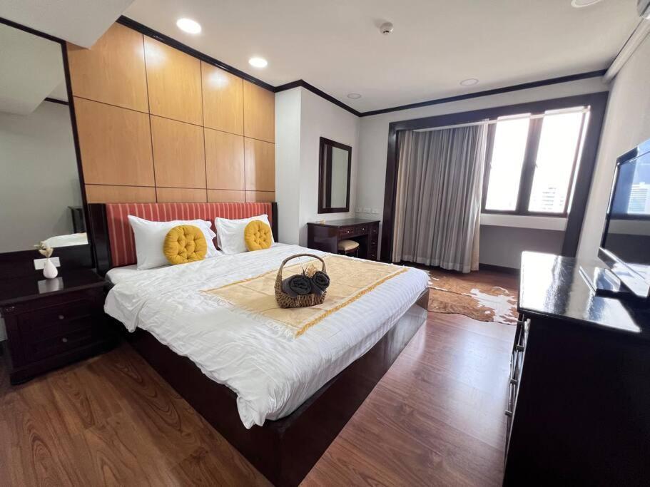 Selfcheckin 1 Bedroom Omni Tower Center Near Ploenchit Asoke Sukhumvit Bts Night Club Pool&gym Căn hộ *