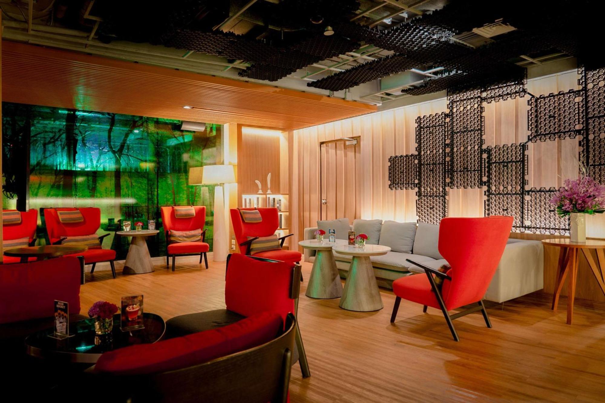 Hotel Park Plaza Soi 18