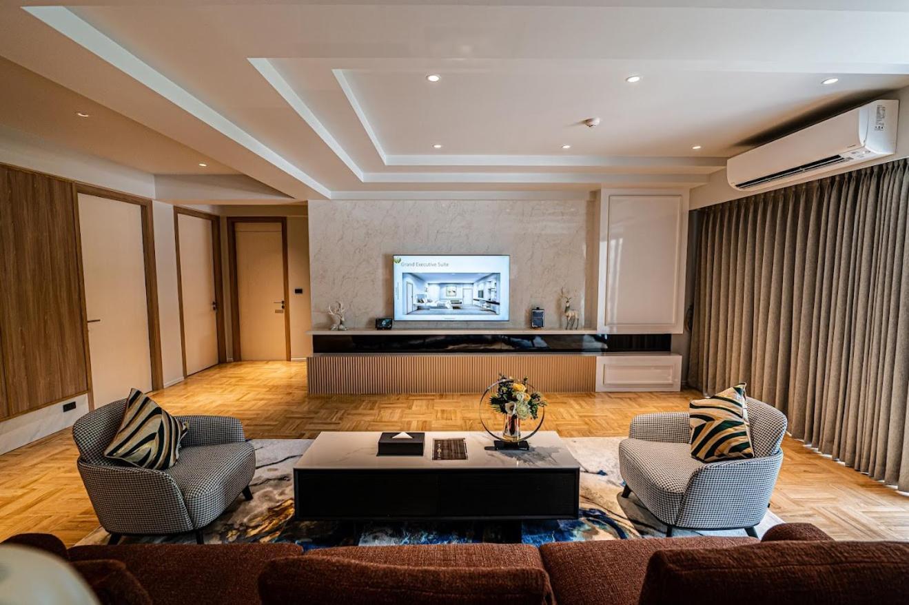 Floral Court & Sukhumvit 13