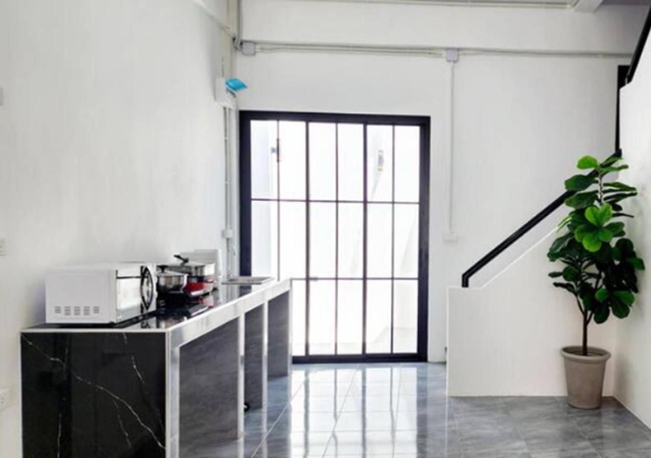 Apartment Lasalle House,bts,suvarnabhumi Airport,mega Bangna Bangkok