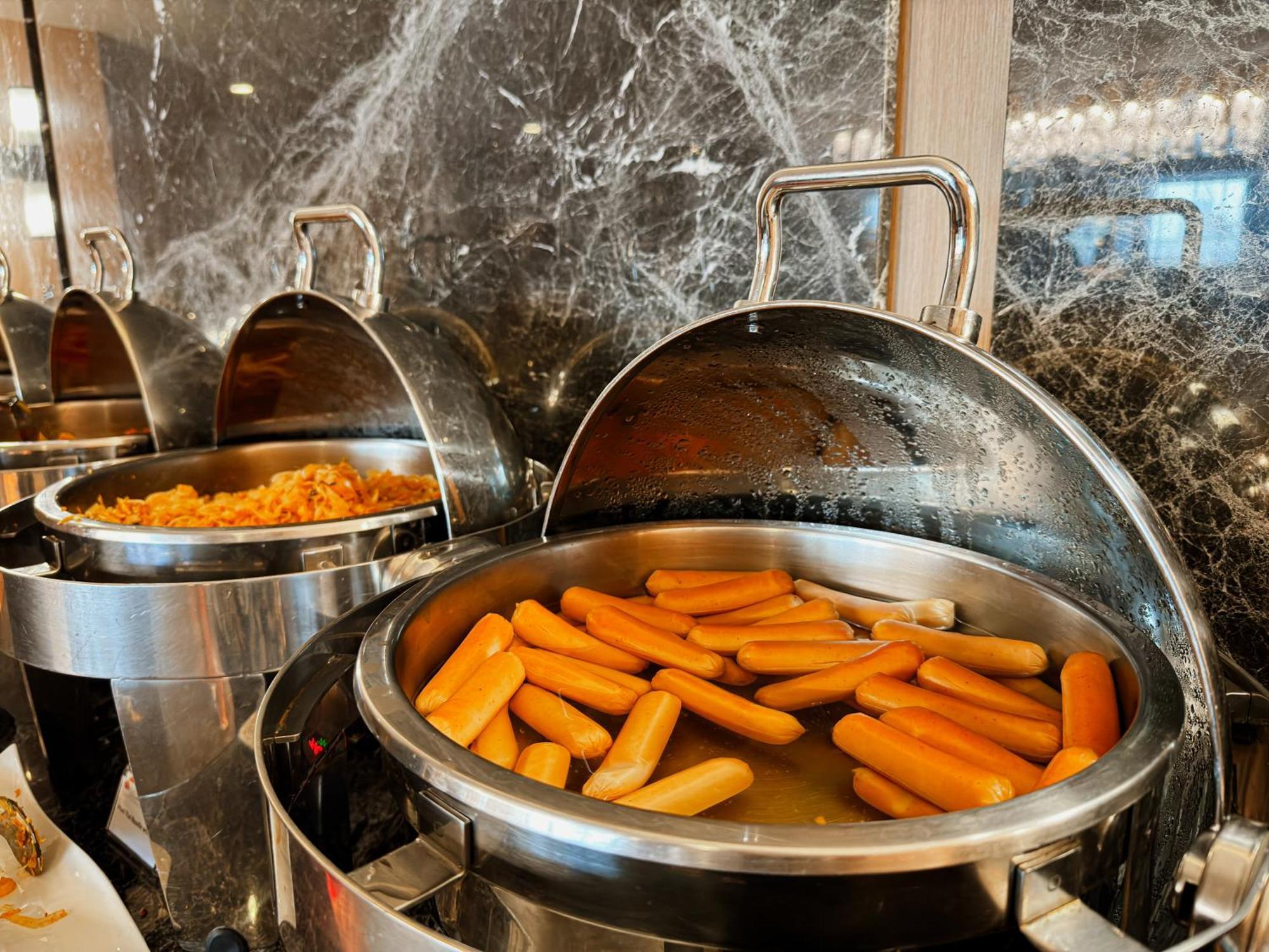 Ramada By Wyndham Sukhumvit 11 Hotel Bangkok