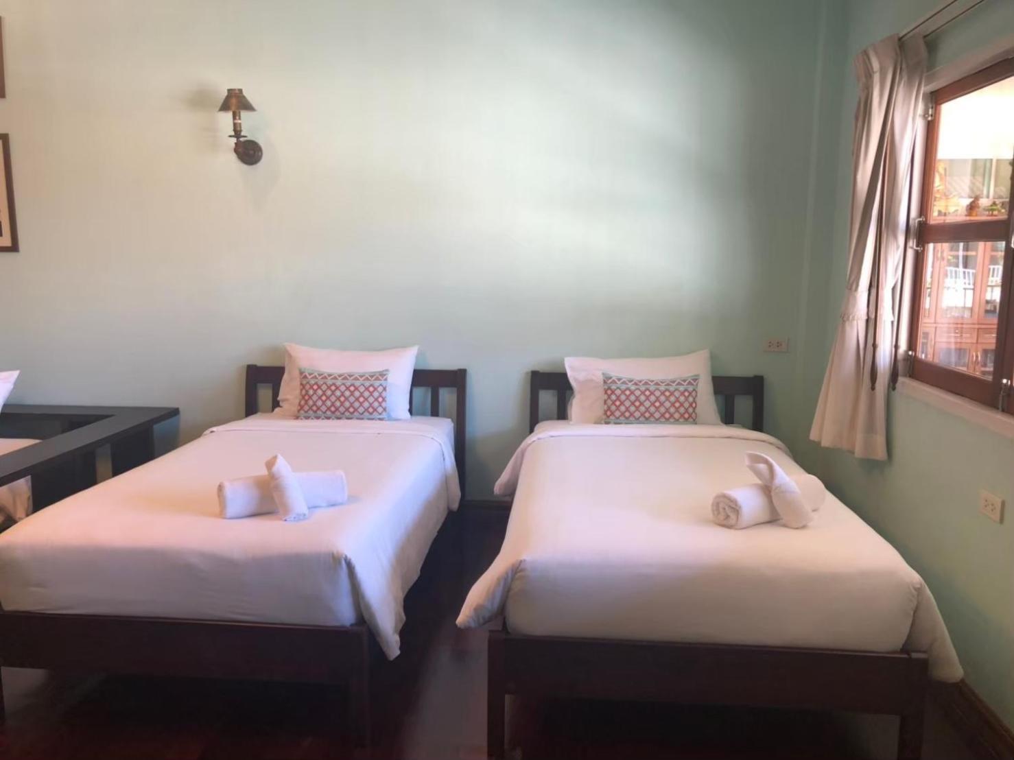 Feung Nakorn Balcony Rooms&cafe Hotel Bangkok