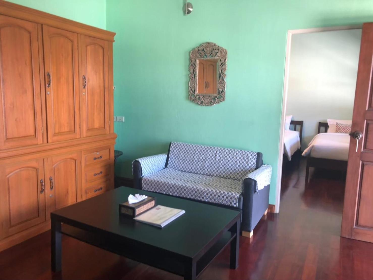 Hotel Feung Nakorn Balcony Rooms&cafe Bangkok