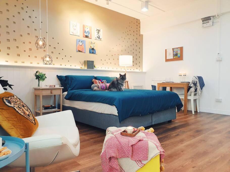 Double Studio, Private Bath & Balcony, Shared Kitchen With Local Family By Pillows & Purrs Apartment *