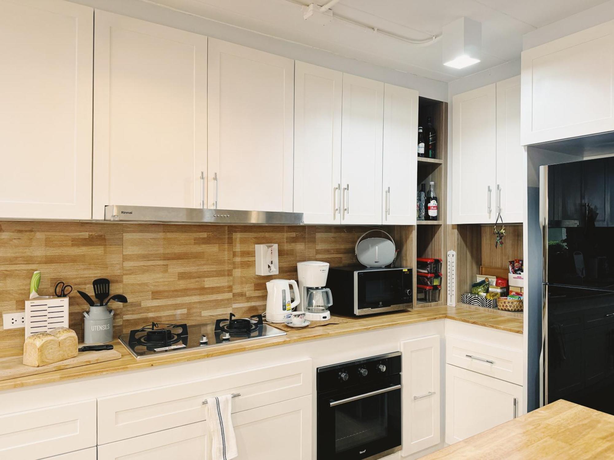 Apartment Single Beds, Private Bath & Balcony, Shared Kitchen With Local Family By Pillows & Purrs Bangkok