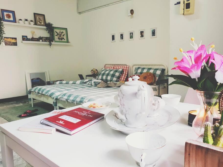 Apartment Single Beds, Private Bath & Balcony, Shared Kitchen With Local Family By Pillows & Purrs Bangkok