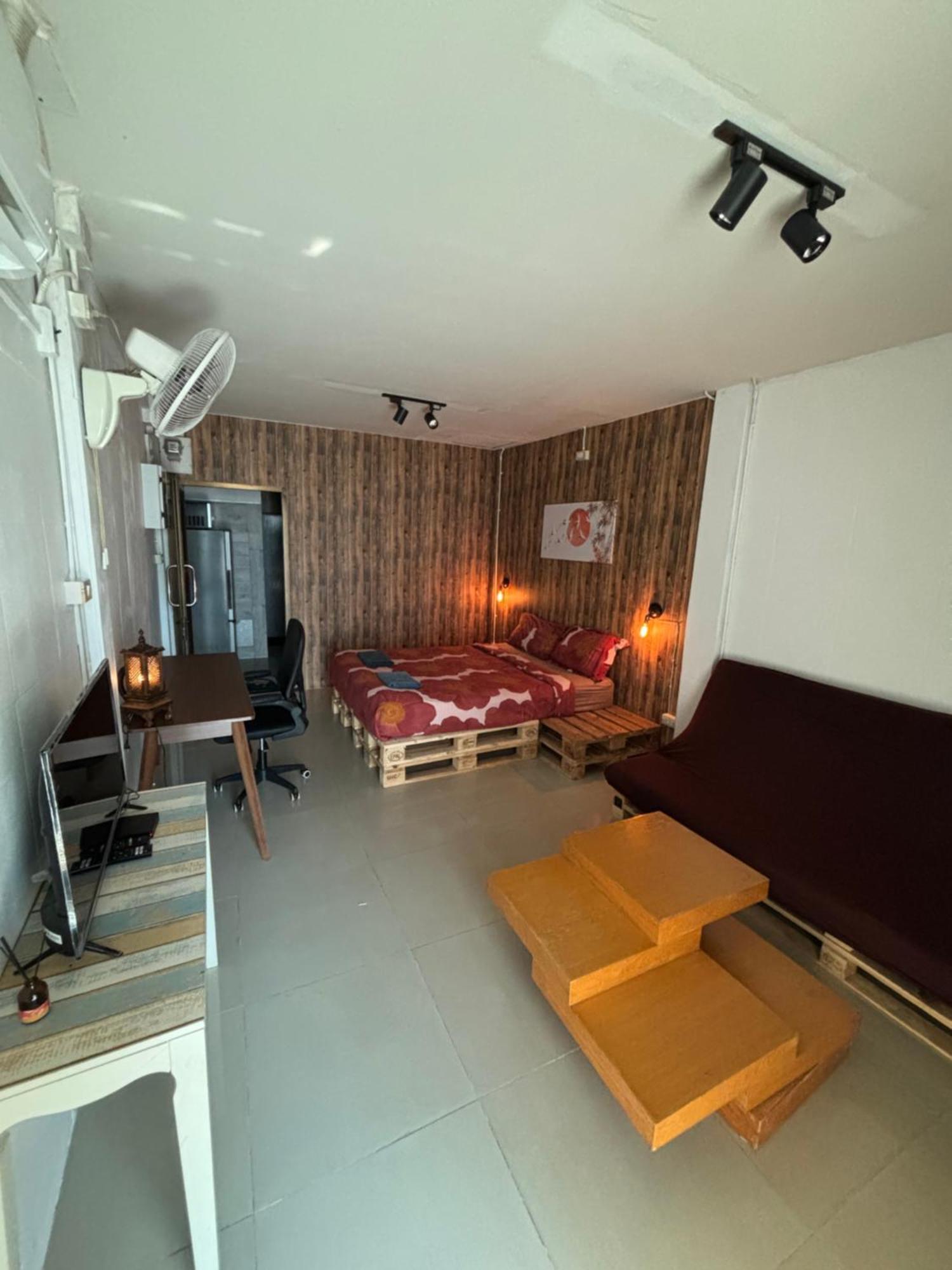 Hotel La *