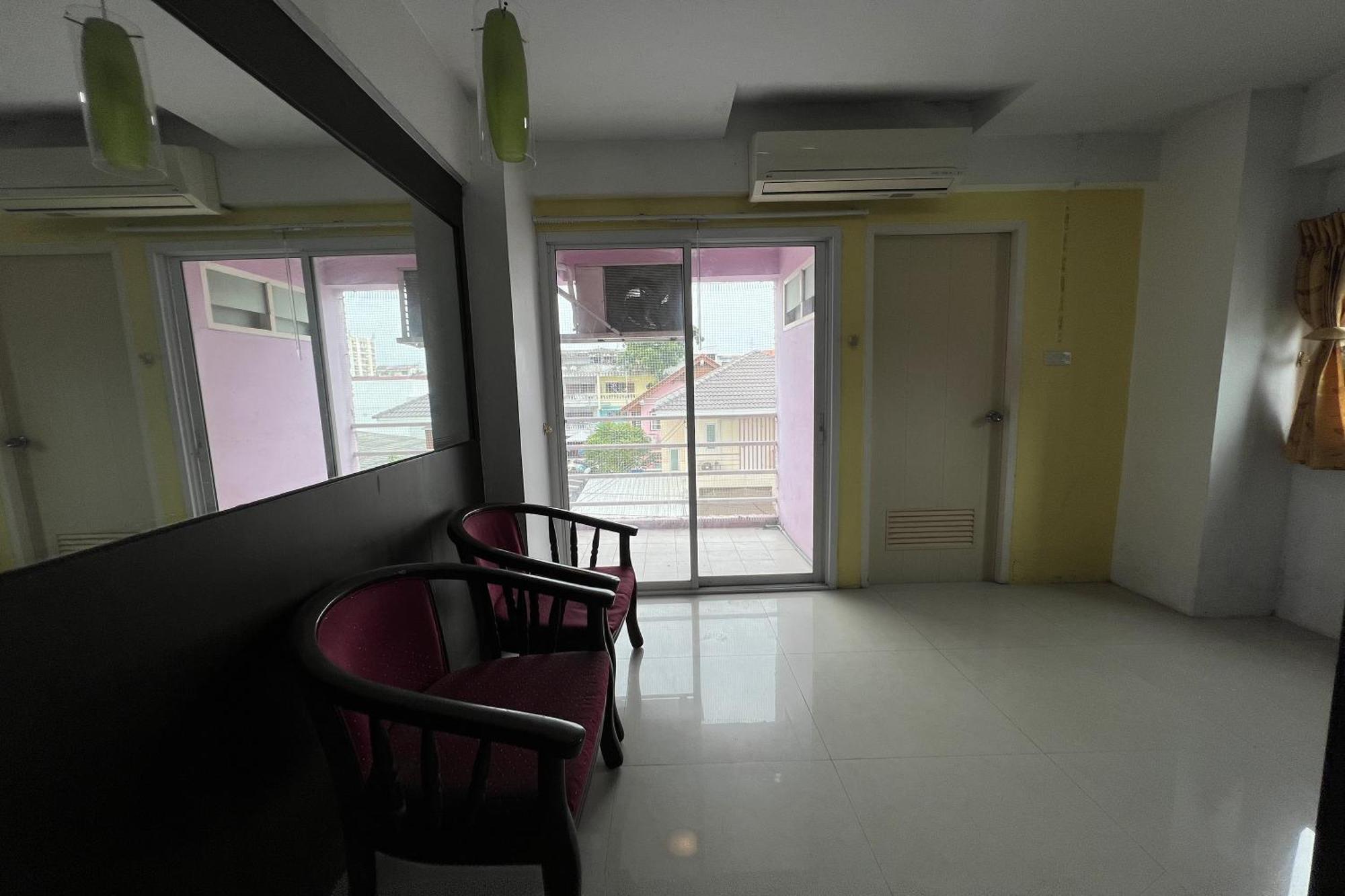 Pangsapuri Phongsathon Mansion *