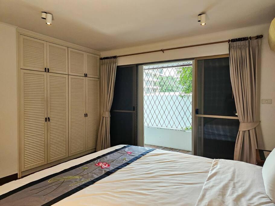 Villa 4br Entire House Center Bts Sky Train Mall Bangkok