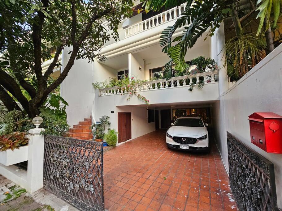 Villa 4br Entire House Center Bts Sky Train Mall Bangkok