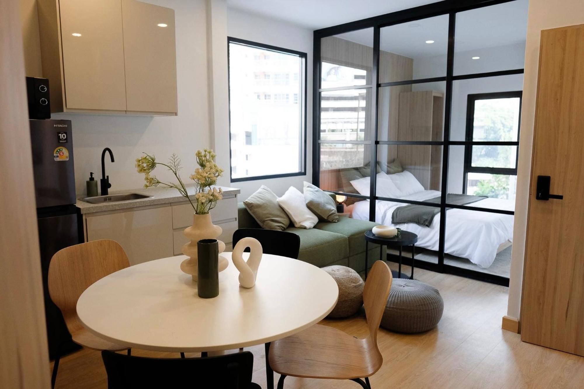 3 Bed 3 Bath / Luxury / 1 Min Walk To Bts Asok Pangsapuri *