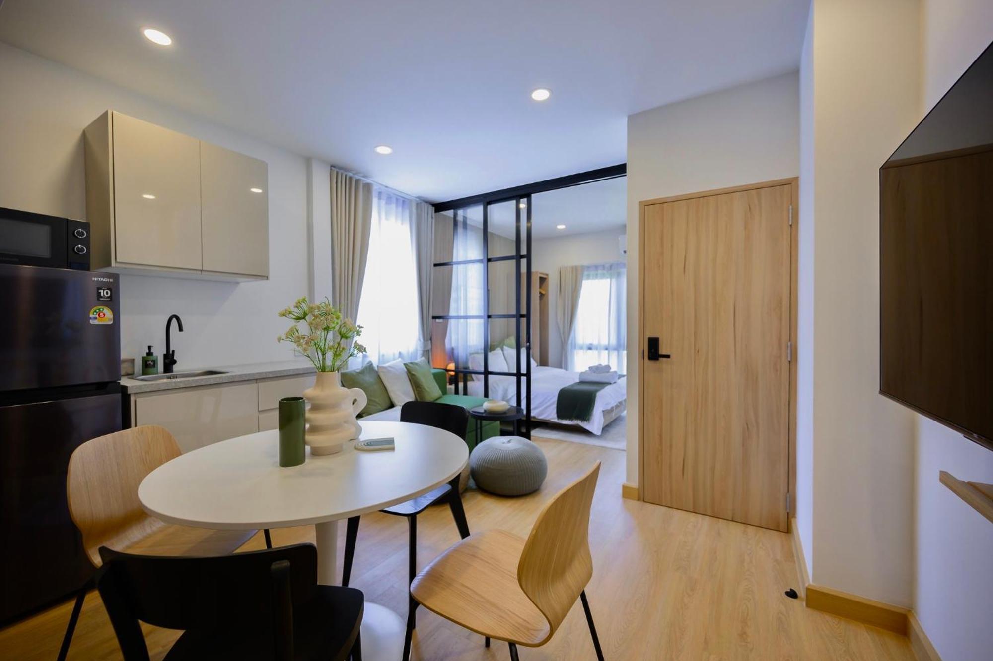 3 Bed 3 Bath / Luxury / 1 Min Walk To Bts Asok Pangsapuri *