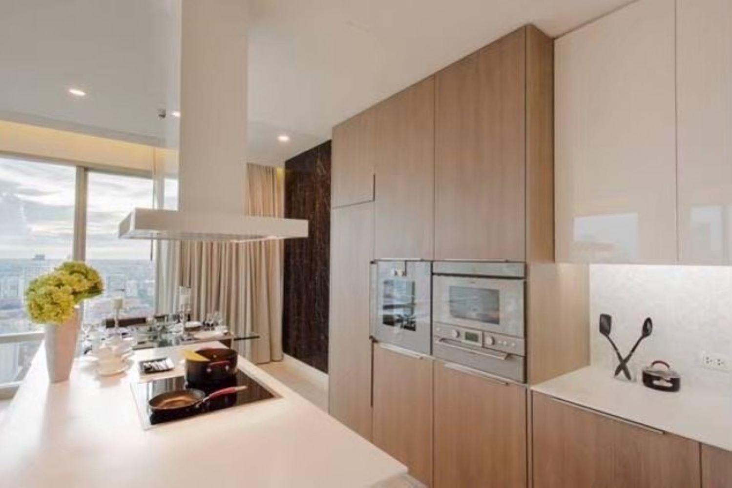 Elegant 2-bedroom Luxury Duplex On The 32nd Floor Of 185 Rajadamri Apartment *