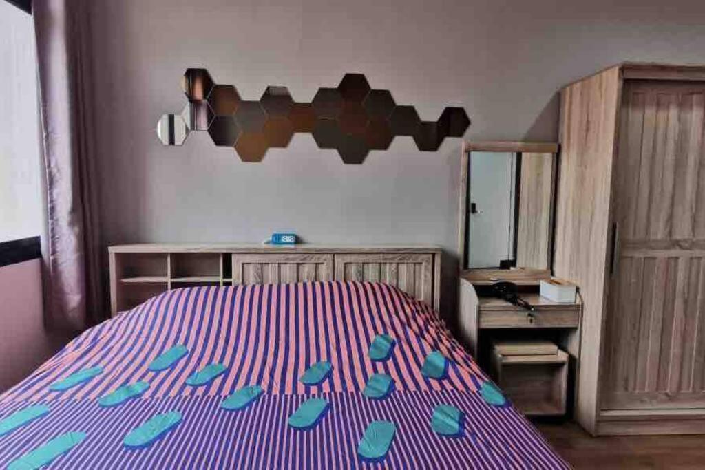 8finite House *
