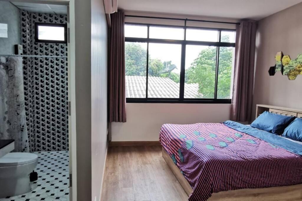 8finite House