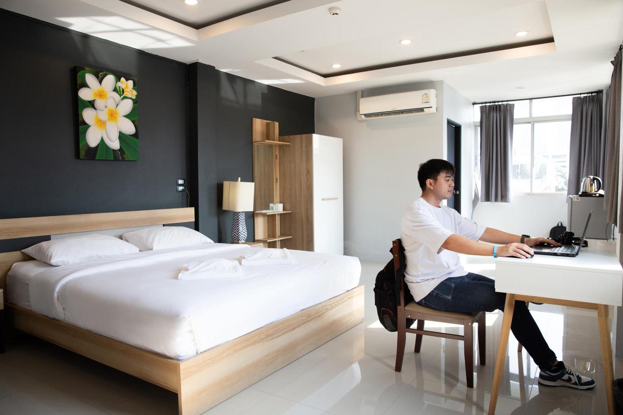 Khách sạn 185@surawong 4*