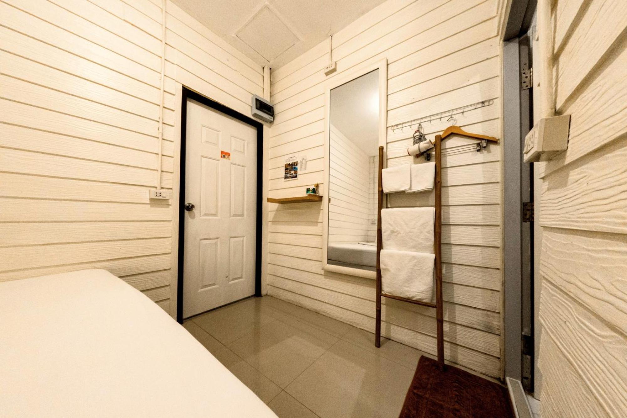 Back Backpackers Ostello *