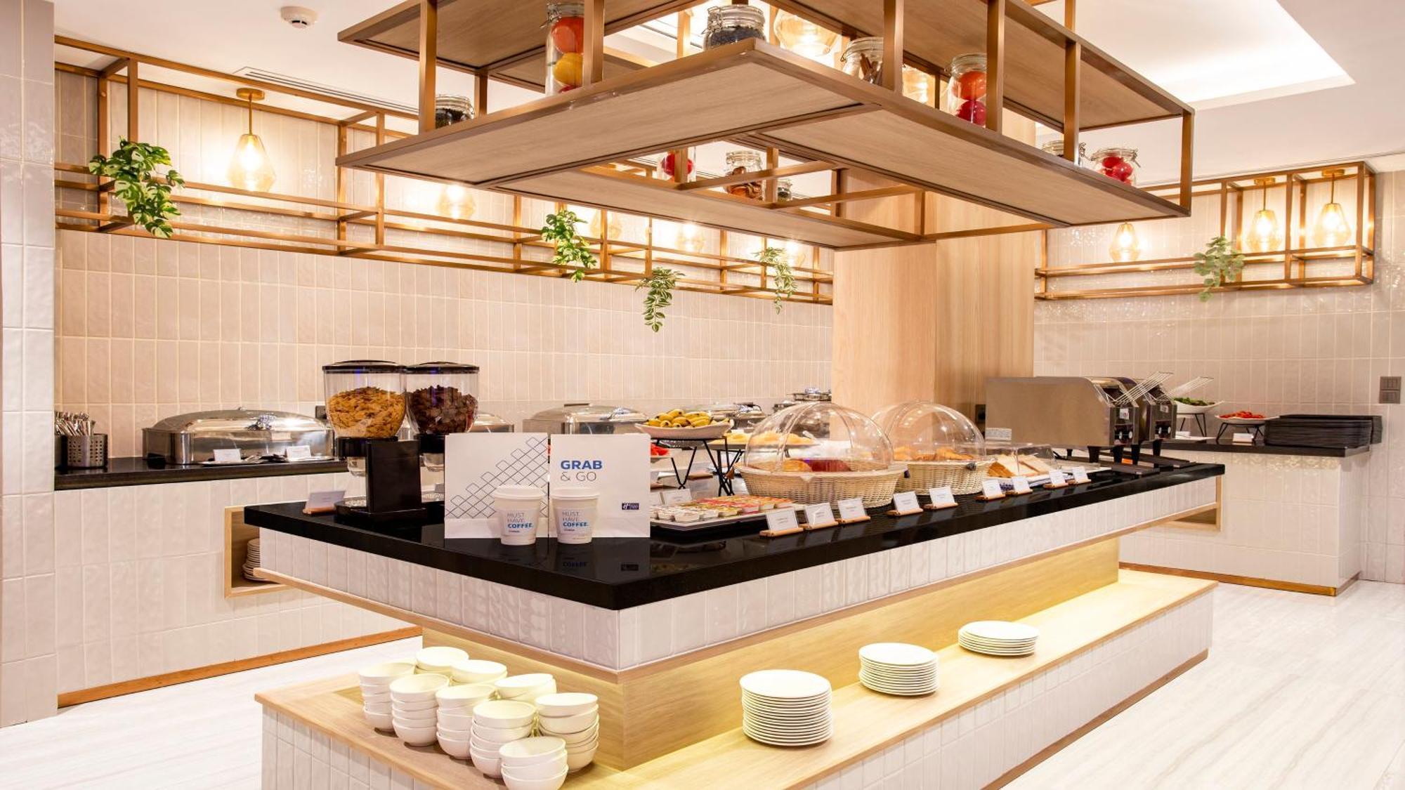 Express & Pier By Ihg Hotel