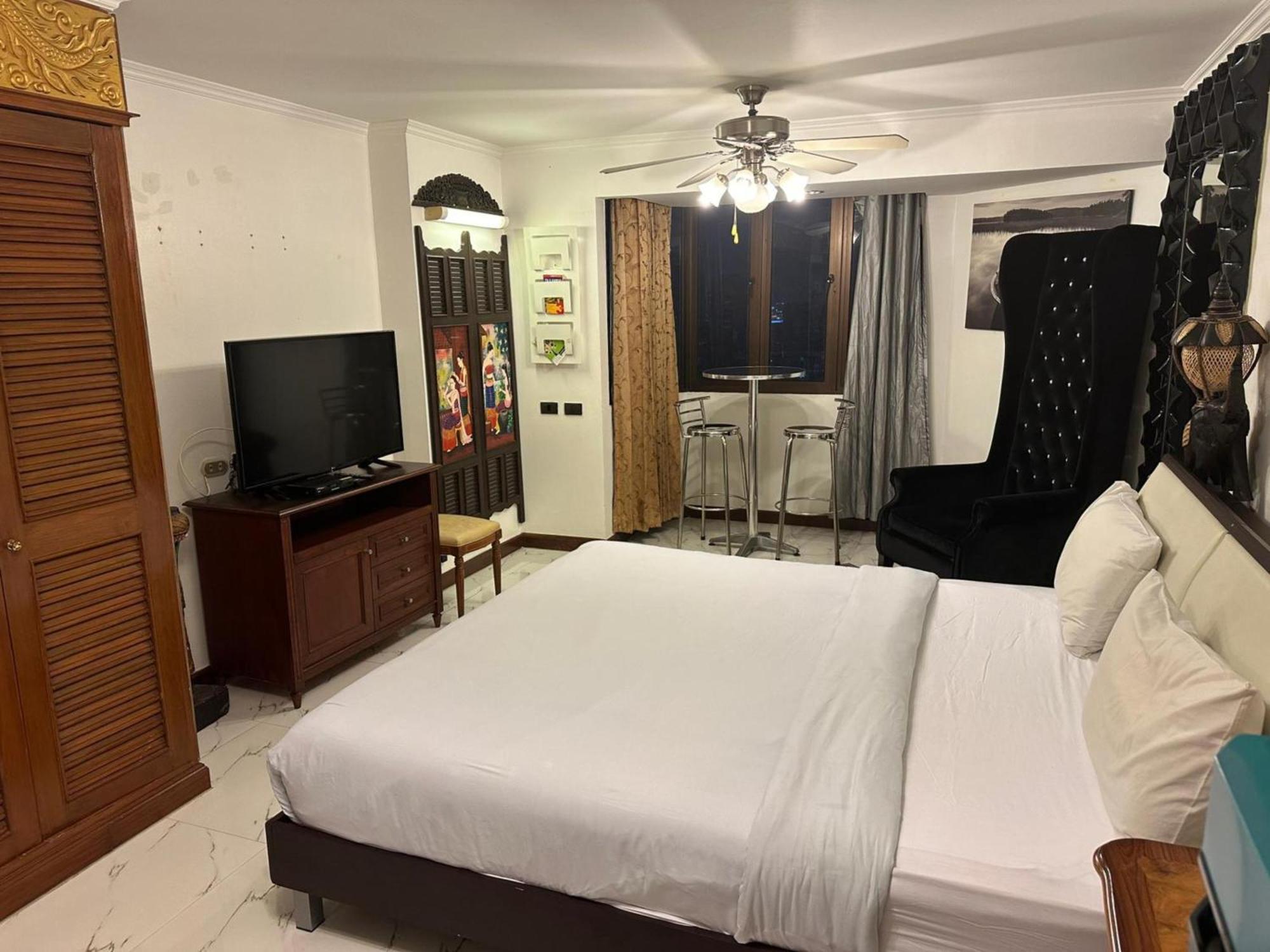 Omni Tower Sukhumvit Soi 4 Direct Căn hộ *