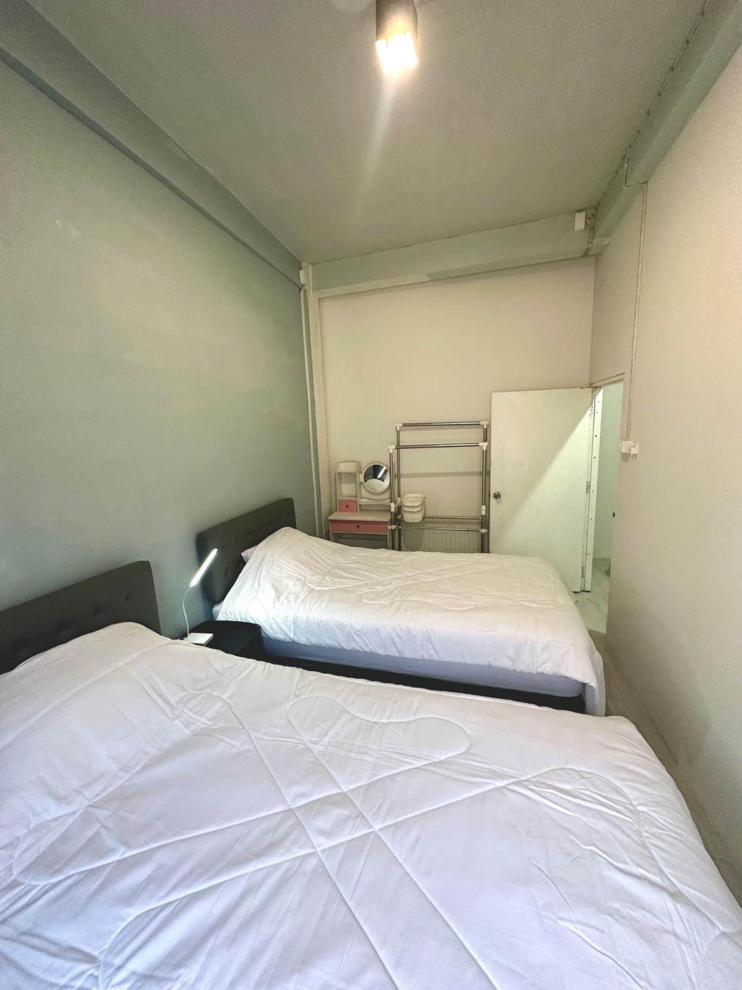 Apartment Bee House 172 Only 300m To Bts Talat Phlu Bangkok