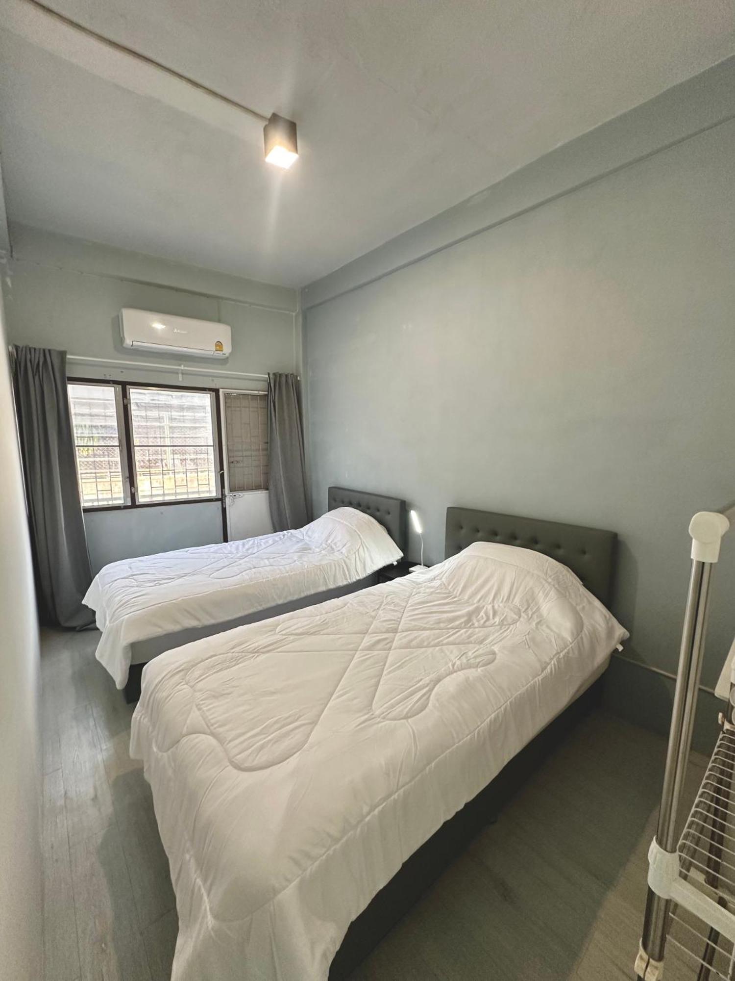 Bee House 172 Only 300m To Bts Talat Phlu Apartment Bangkok
