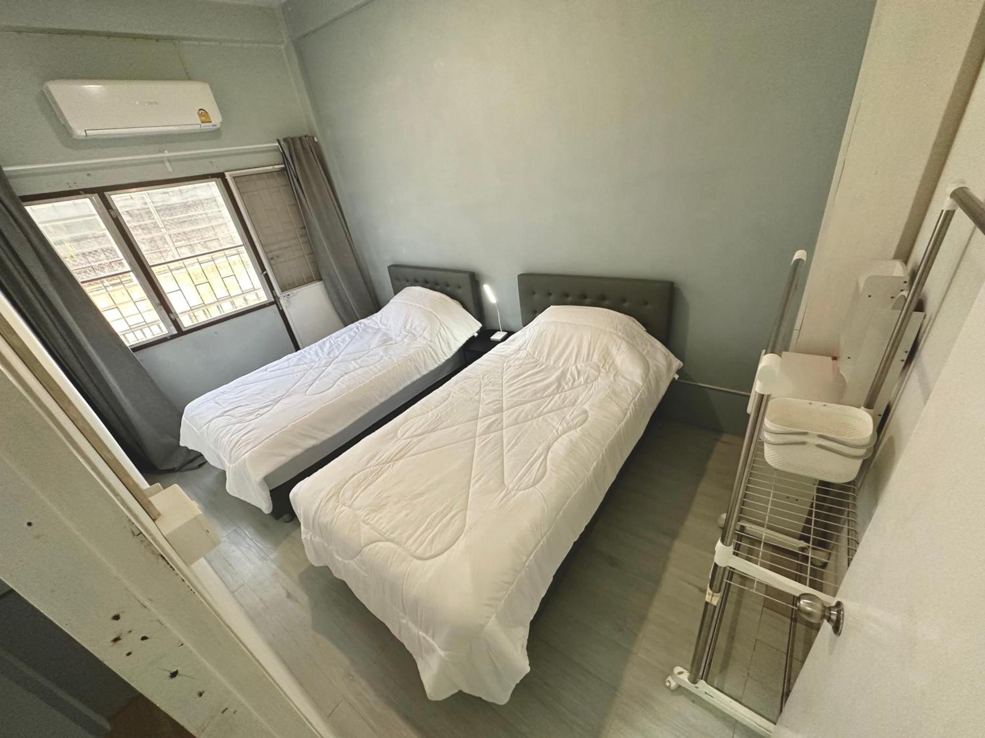 Bee House 172 Only 300m To Bts Talat Phlu Bangkok