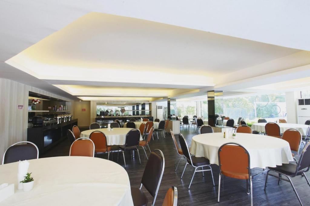 Leenova Hotell 5*