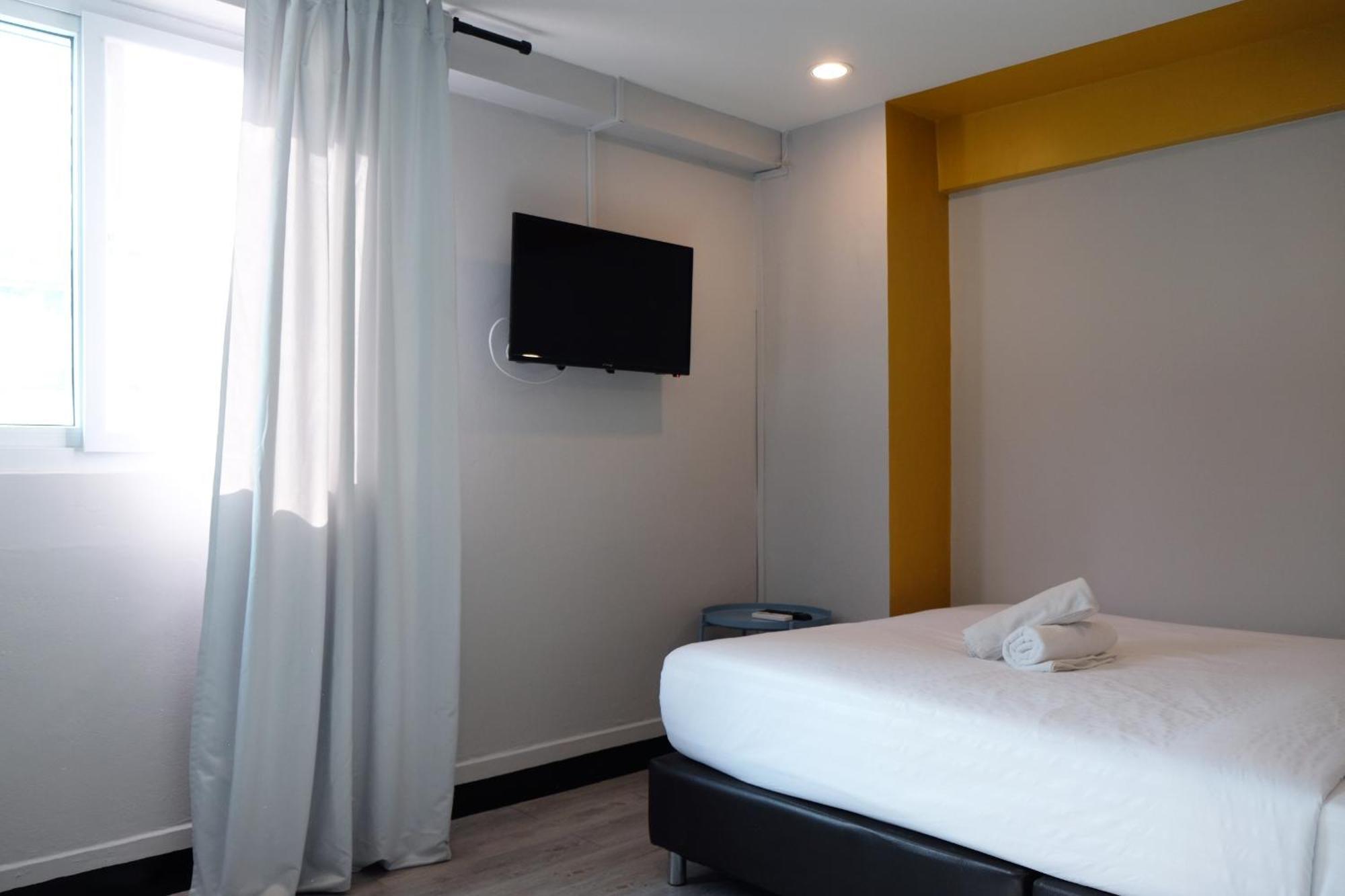 Sleep With Me - Bts Phra Khanong Bangkok