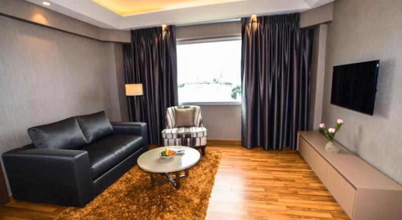 Ramada Plaza By Wyndham Menam Riverside Hotel Banguecoque