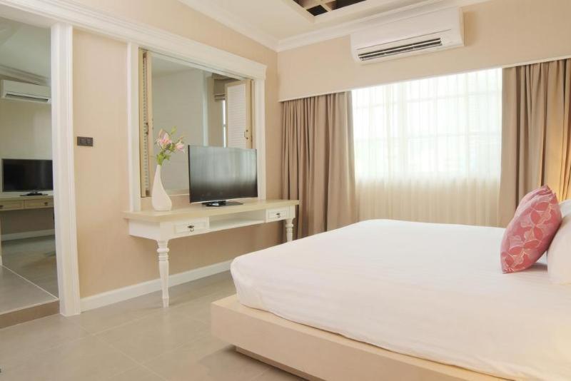 Hotel The Raya Surawong