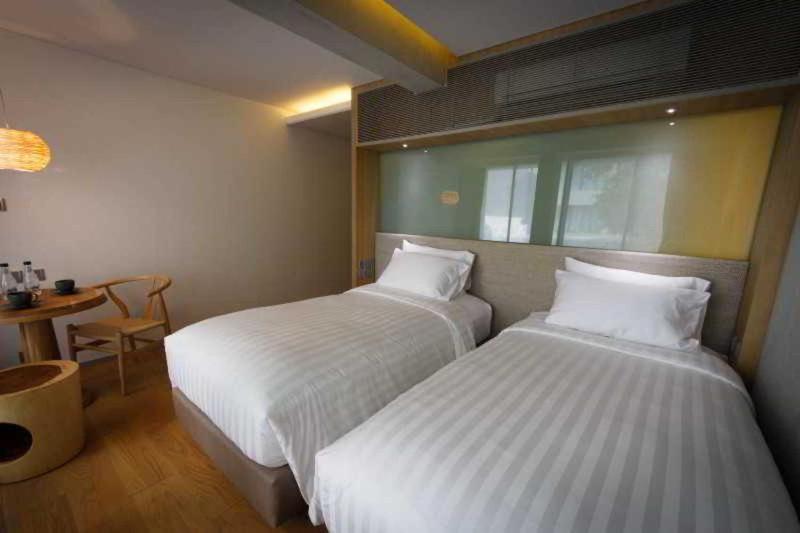 Ad Lib Bangkok