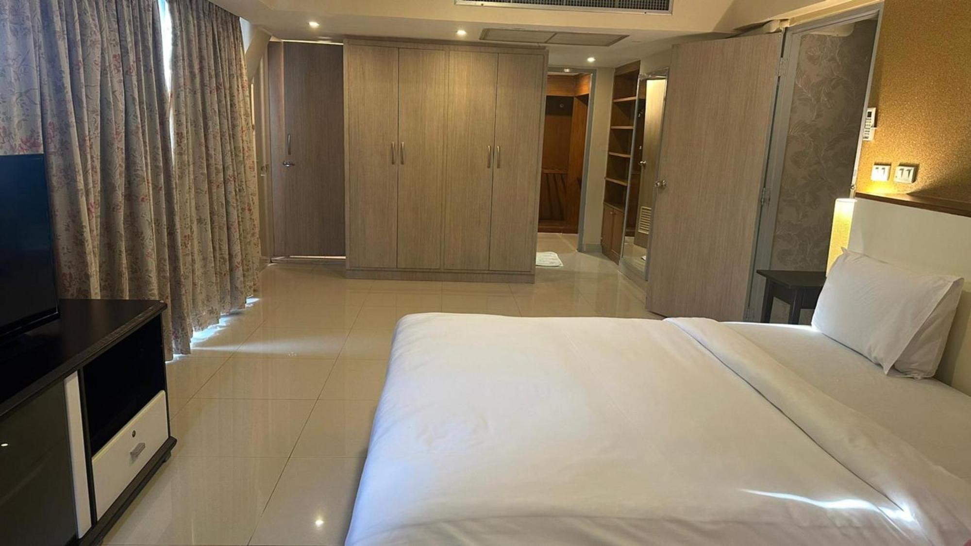 Hotel Omni Tower Sukhumvit Nana Direct