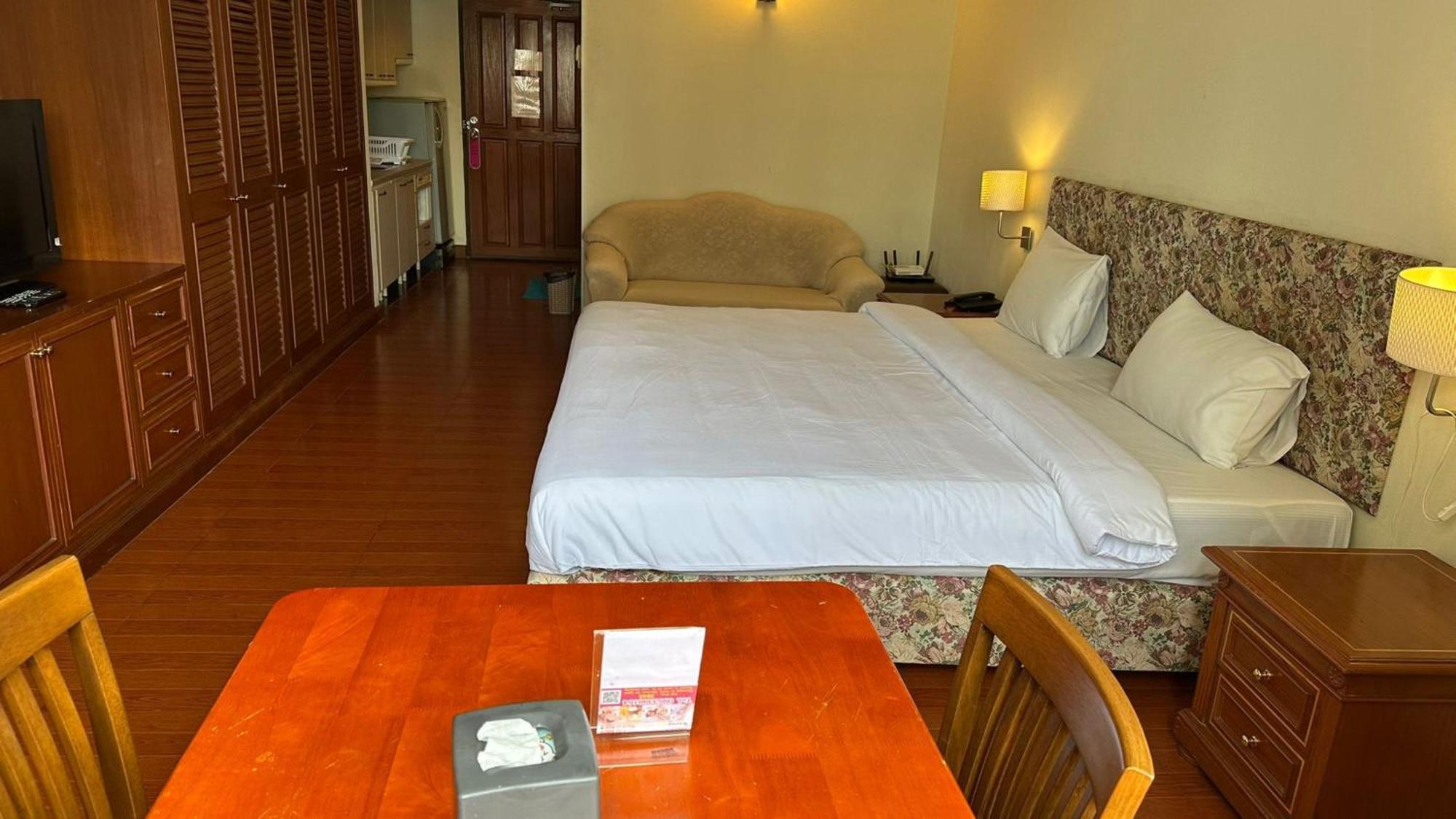 Hotel Omni Tower Sukhumvit Nana Direct 3*
