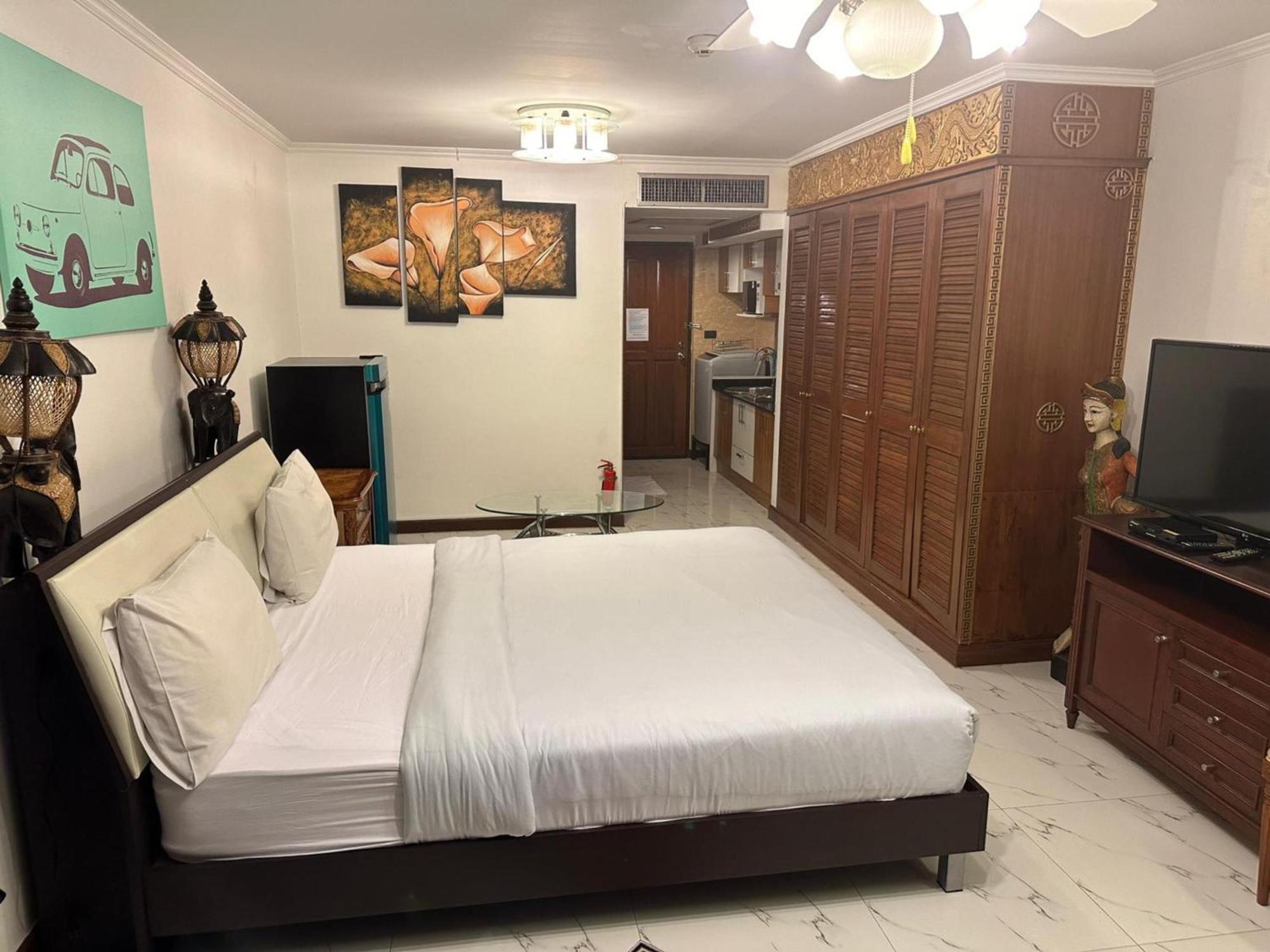 Omni Tower Sukhumvit Nana Direct