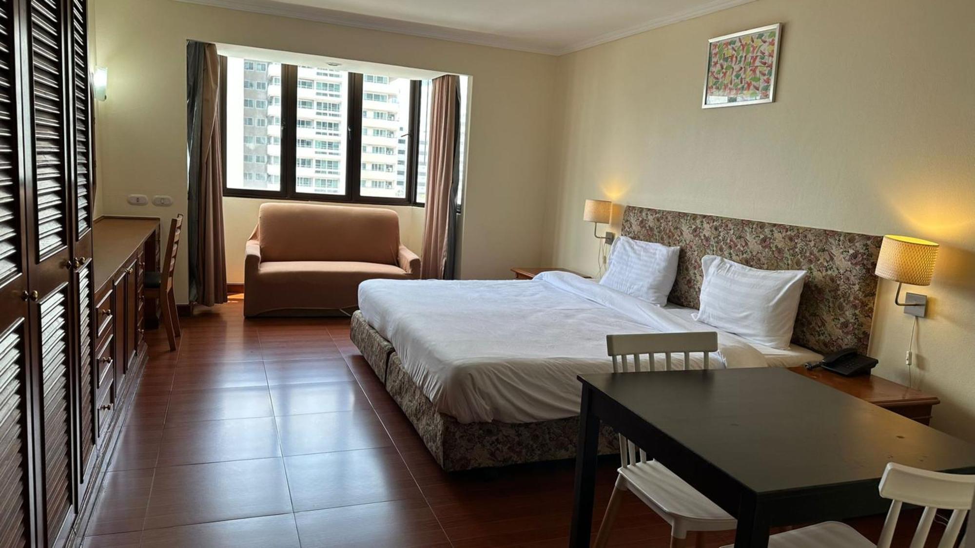 Hotel Omni Tower Sukhumvit Nana Direct