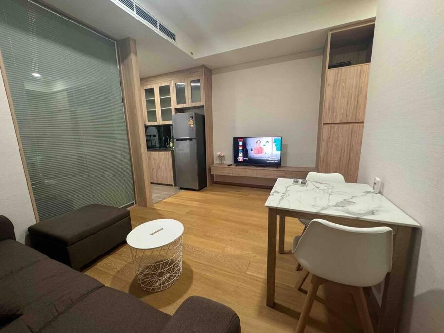 Siamese Exclusive Sukhumvit 42 One Bedroom High Floor Pangsapuri *