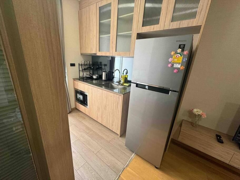 Siamese Exclusive Sukhumvit 42 One Bedroom High Floor Pangsapuri *
