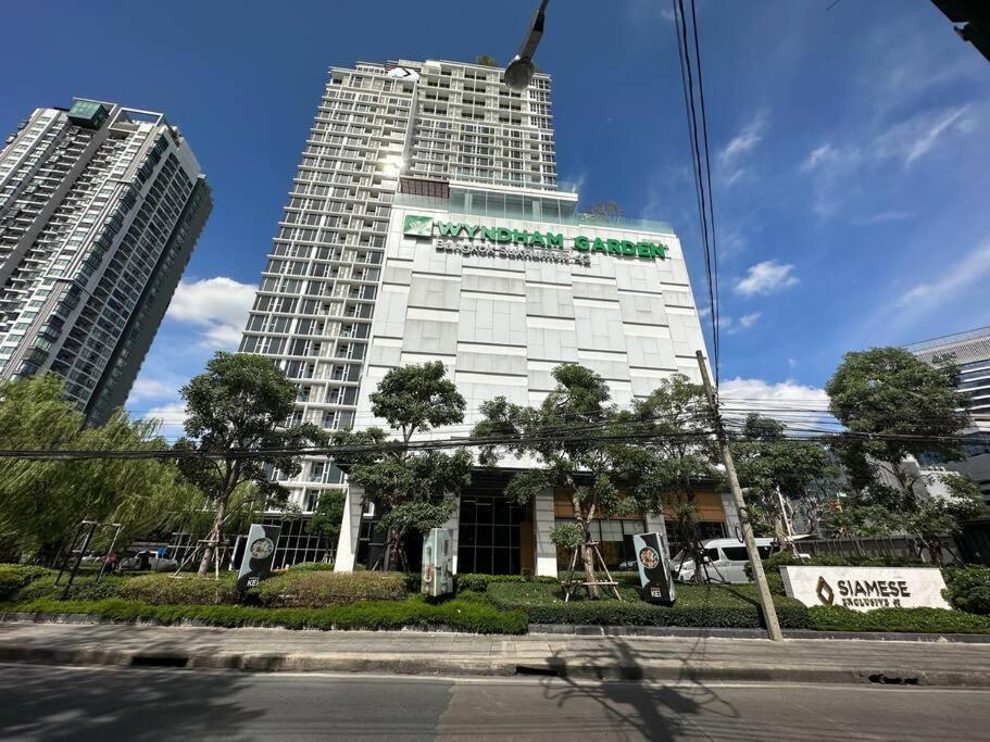 Siamese Exclusive Sukhumvit 42 One Bedroom High Floor Pangsapuri *