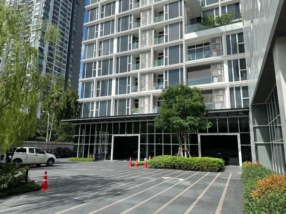 Siamese Exclusive Sukhumvit 42 One Bedroom High Floor Pangsapuri