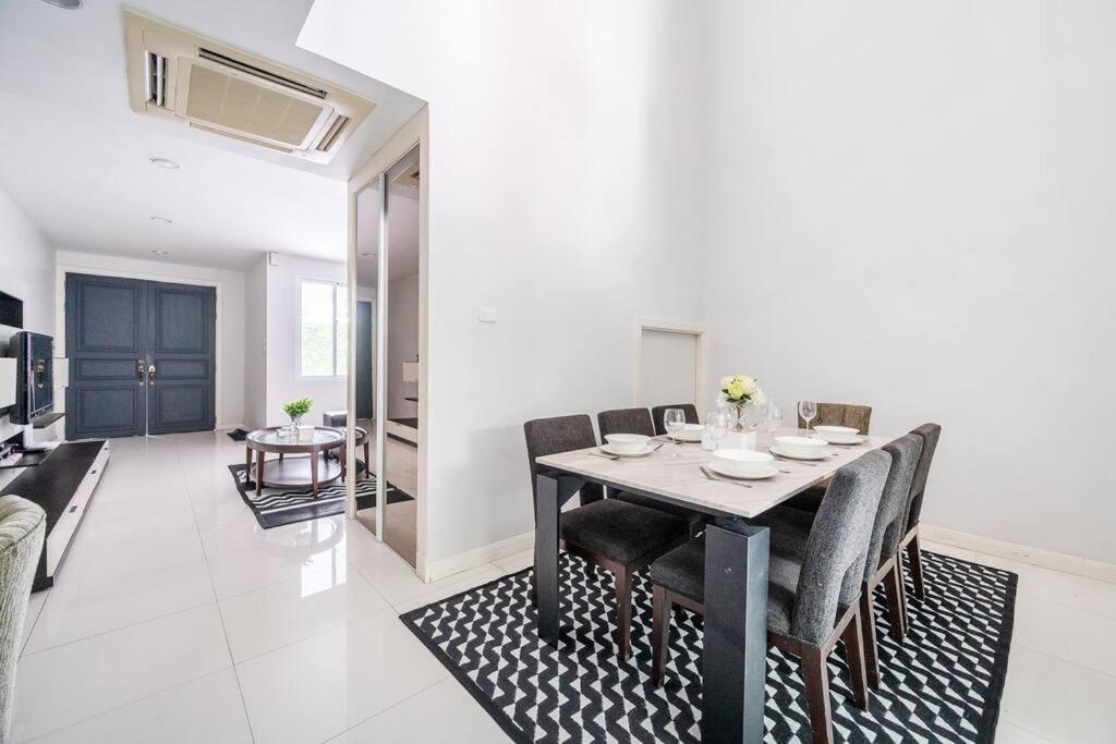 Miq_home404/asok Bts/resort Pool/10pax/1000mbwifi Biệt thự Bangkok